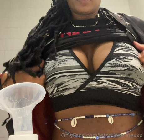 Jet Setting Jasmine sexy model pics