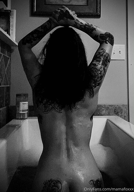 mamafoxxx naked model img