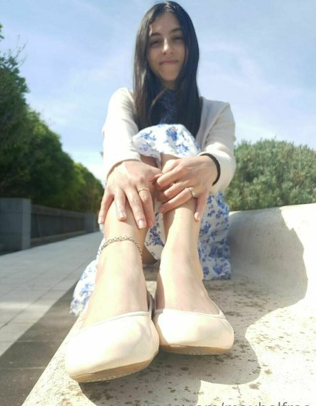 maybelfree star naked pics