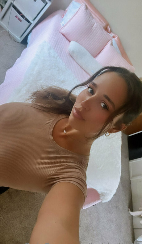 babbyliv36 erotic model img