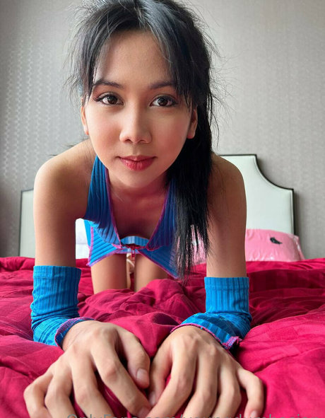 youngdumbasian model nude pics