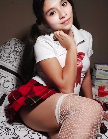 emilipetitefree beautiful model pictures