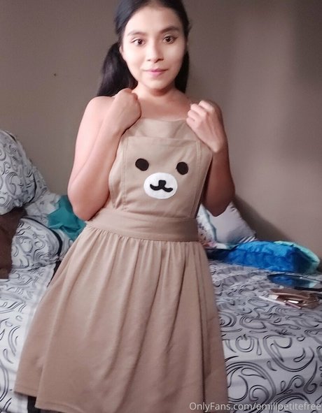 emilipetitefree model naked photos