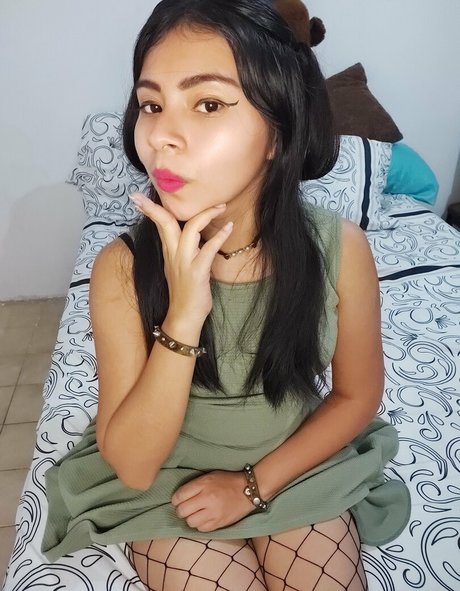 emilipetitefree erotic pornstar pictures