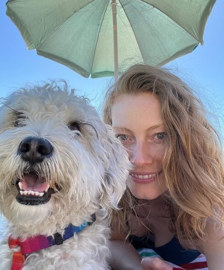 Alyssa Sutherland naked model photos