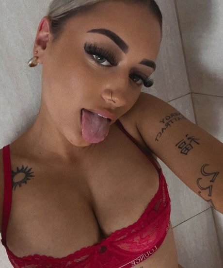 Dakota Kirkby hot model image