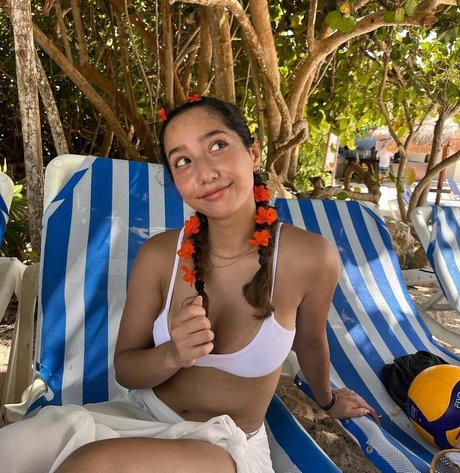 Sabrina Pezeshkian hot model image