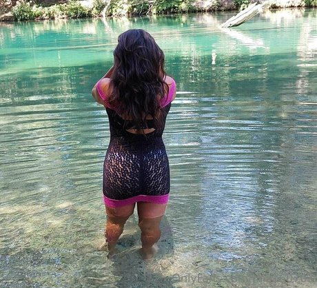 mia160703 erotic star img