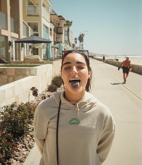 Indiana Massara model perfect img