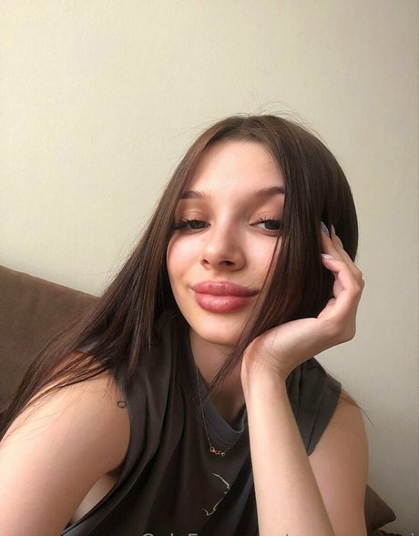 emma gucci pretty model pic