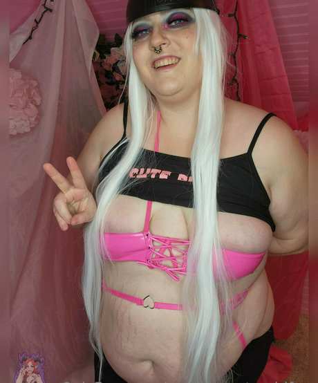 curvymonstergirlfree nude actress pics