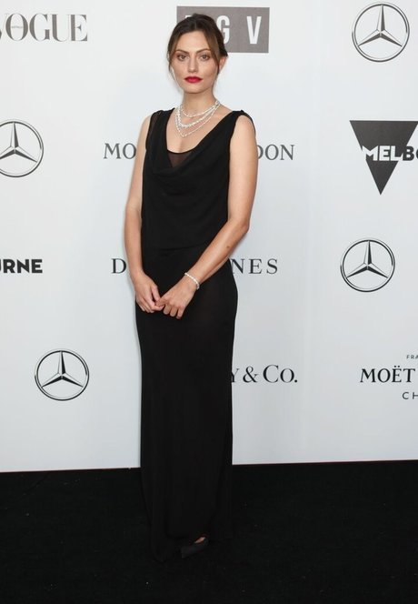 Phoebe Tonkin model high quality picture