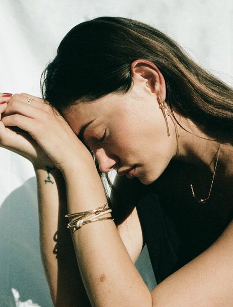 Phoebe Tonkin pretty actress photos