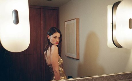 Phoebe Tonkin sexy model images