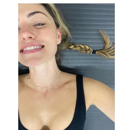 Phoebe Tonkin sexy model galleries