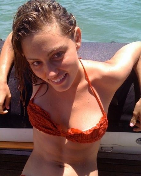 Phoebe Tonkin Profile pic