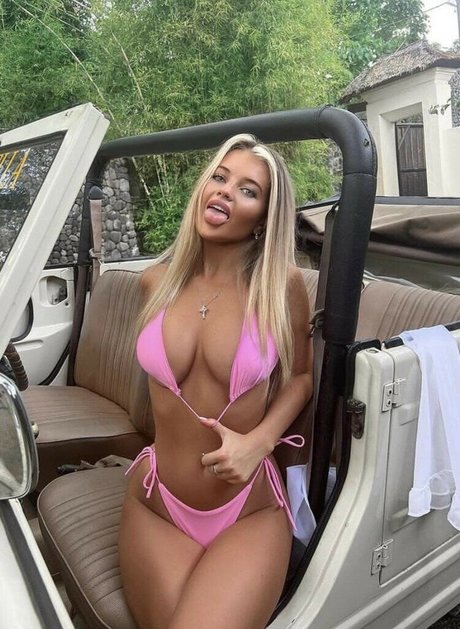 Mia Wood Hall perfect pornstar gallery