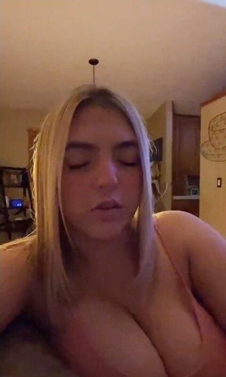 Sierra Bellingar adult star photo