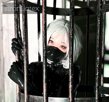 siron latex model exclusive pics