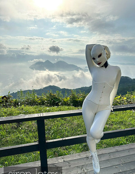 siron latex model adult pictures