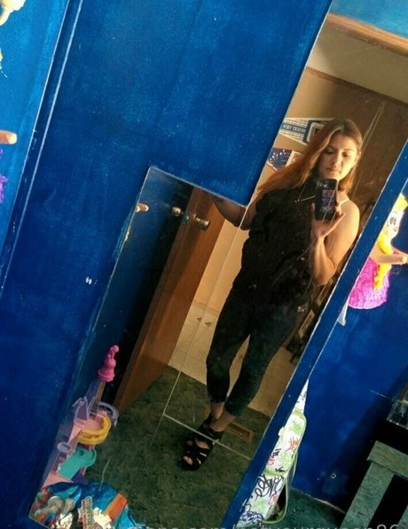 notyourqueen86 pornographic model image