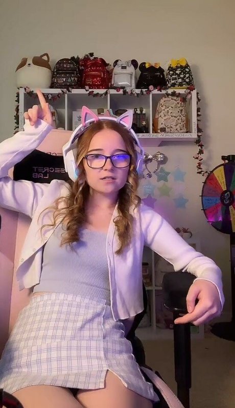 Lyssaurora free star pic