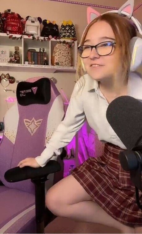 Lyssaurora model nudes image