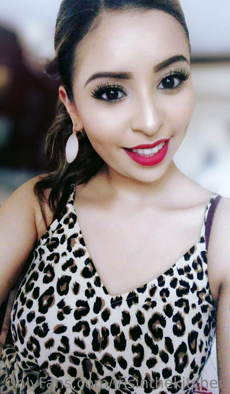 irisinthekitchen star sexy img