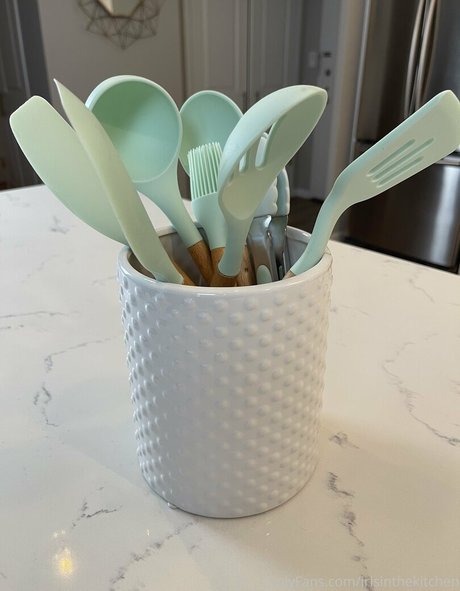 irisinthekitchen star hot img