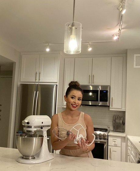 irisinthekitchen star high quality photo