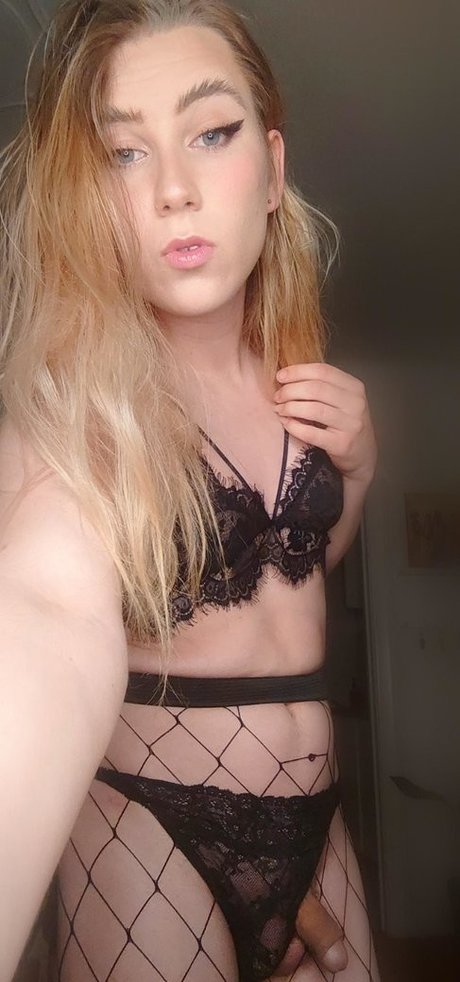 Qtee Foxx model erotic gallery