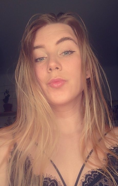 Qtee Foxx pornstar free image