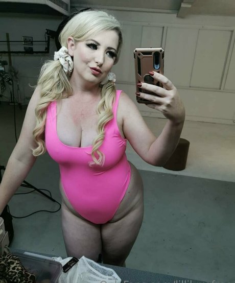 lilliluxefree perfect model img