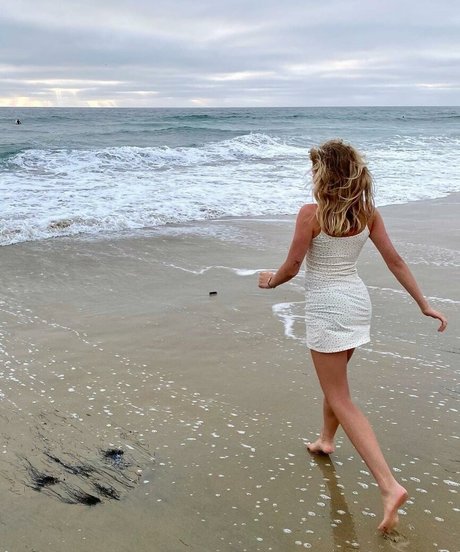 Brynn Rumfallo nice model pic