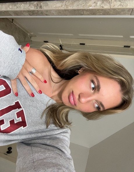 Brynn Rumfallo model hot pic