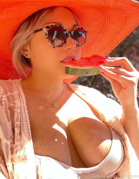 djsnarklepony star sexy pic