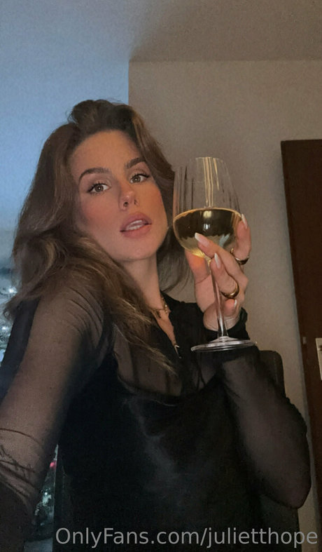 julietthope beautiful pornstar pic