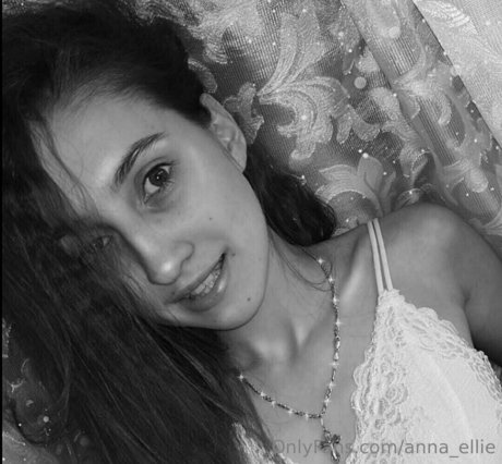 anna ellie art star archive