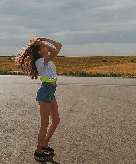 anna ellie top model pic