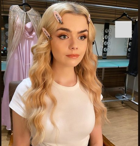 Megan Walsh erotic model picture