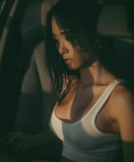 Paulinelee hot actress img