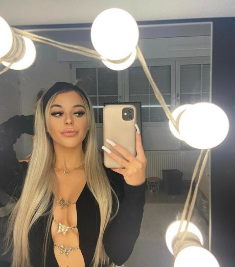 ellenofficial model pornographic pictures