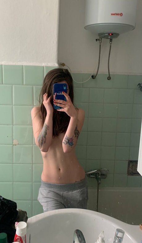 WeronikaAria pornographic model photo