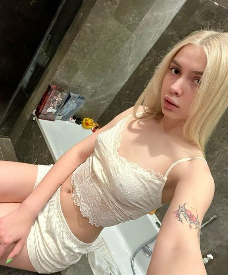 Aleyna Tilki pornstar nude image