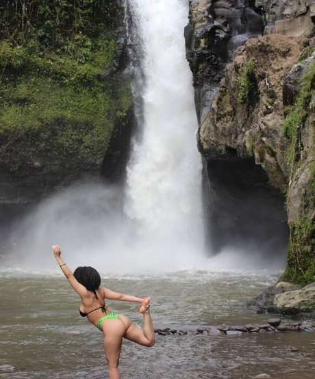 Feelinfree star hot pictures