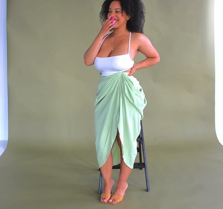 Feelinfree perfect actress picture