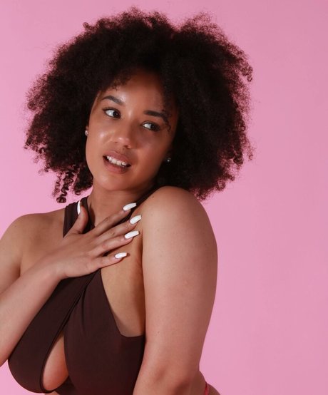 Feelinfree model pretty pic