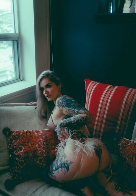 Katie Hollow naked actress pic