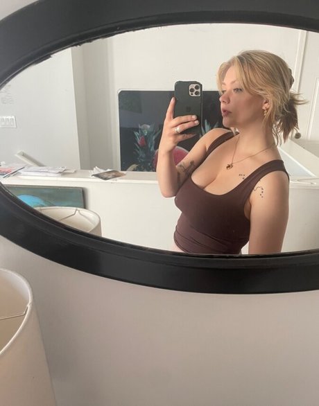 daisy world erotic model image