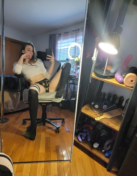 she is sam high quality actress pic